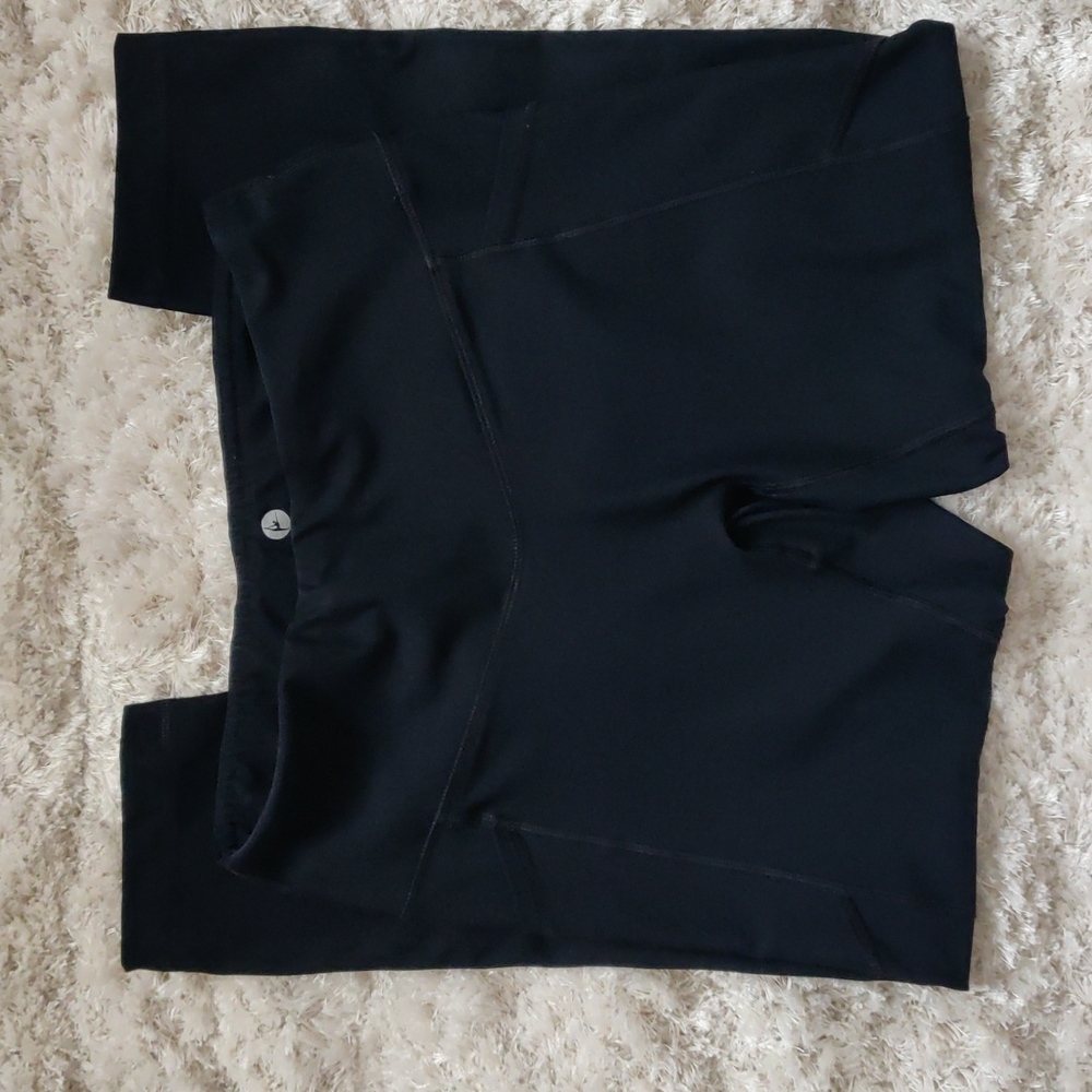 EUC Black crop leggings